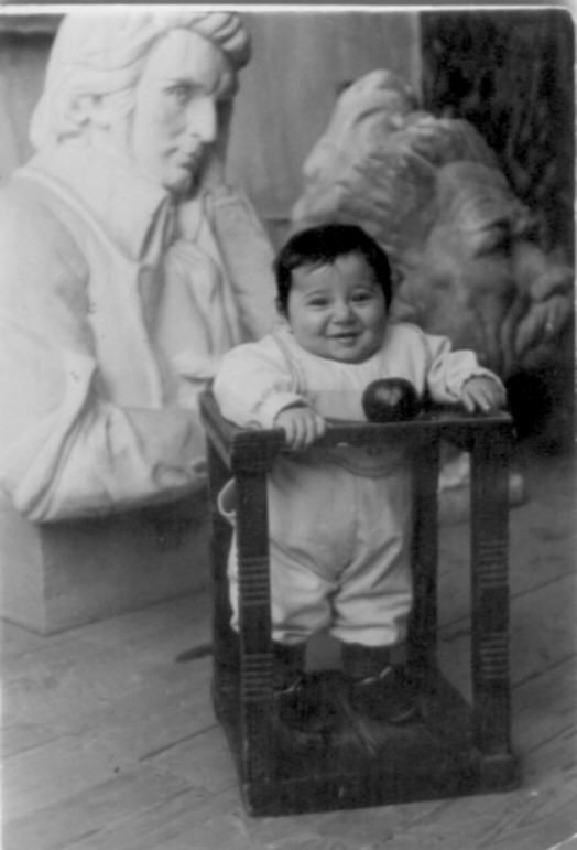 Ե. Քոչարի որդին՝ Հայկազը, մանուկ հասակում, 8 ապրիլի 1948, Երևան