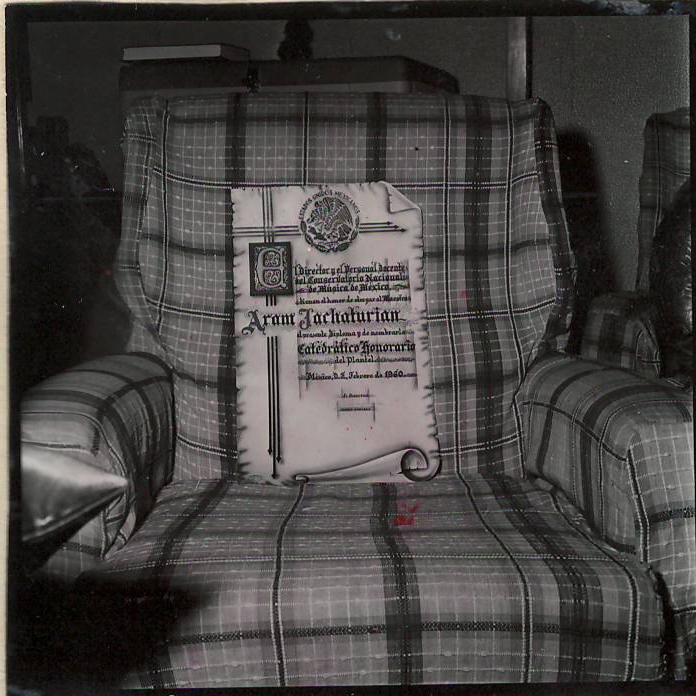 Նեգատիվ՝ Ա.Խաչատրյանի Մեքսիկայի կոնսերվատորիայի պատվավոր պրոֆեսորի դիպլոմի լուսանկարի, Մեխիկո, 1960 թ.