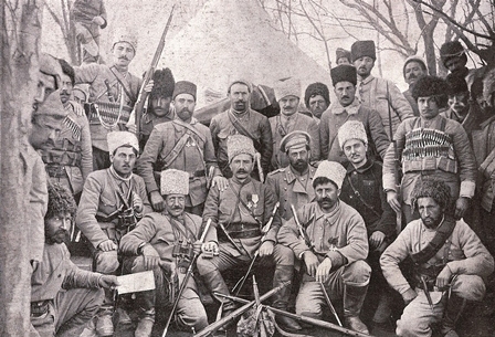 «Անդրանիկն իր օգնականներով» «Հայ կամաւորներ 1914-1916» ալբոմից
