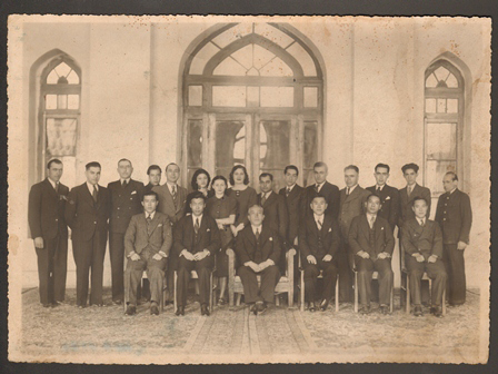 Գևորգ Հովսեփյանը (կանգնած, աջից հինգերորդը) ճապոնական ընկերության անդամների հետ