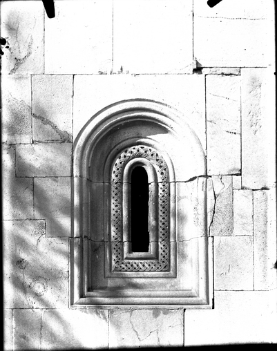 Լուսամուտ․ Ախթալայի վանք. Սուրբ Աստվածածին եկեղեցի