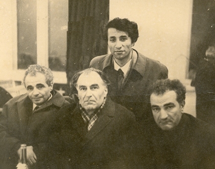 Ալեքսանդր Թովմասյան, Հակոբ Հակոբյան, Գուրգեն Գյուրջյան (ձախից աջ), Արծրուն Ալեքսանյան (կանգնած)