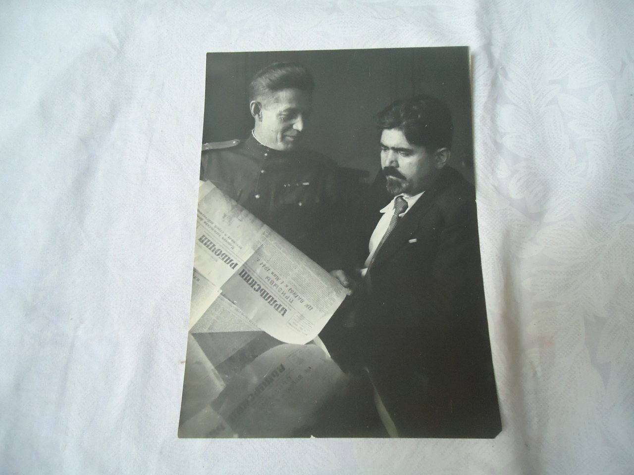 լուսանկար՝ Լև Շահումյանը և  Ա․ Սուրկովը