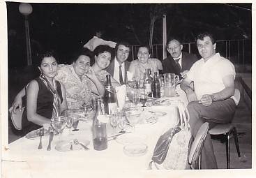 ձախից 3-րդը՝ Սամվելյան Լ., Անդրանիկ Հարությունյան, Նվարդ Բաղդասարյան, Գրիգոր Հարությունյան, Ա. Հարությունյանի եղբայրը 