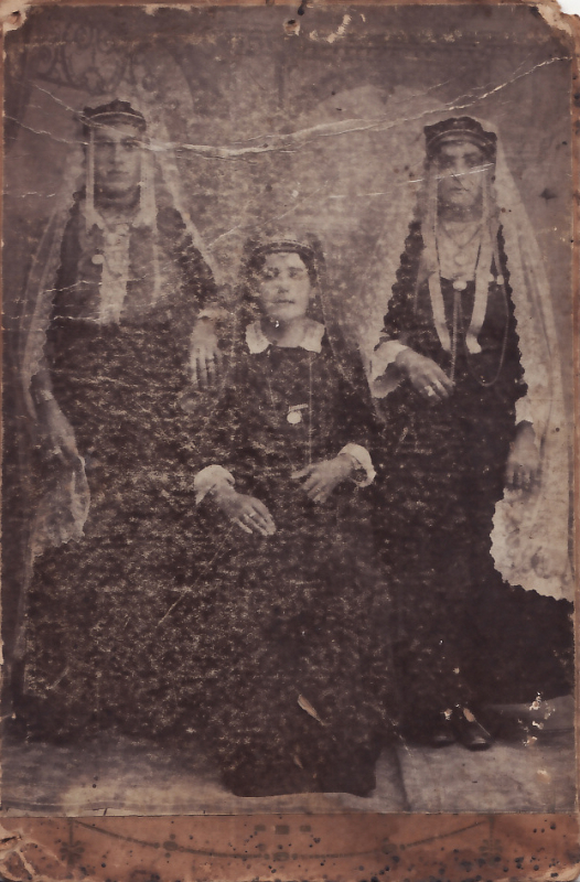 Լուսանկար Վարսենիկ Լոգյանի, նրա քրոջ և ամուսնու քրոջ