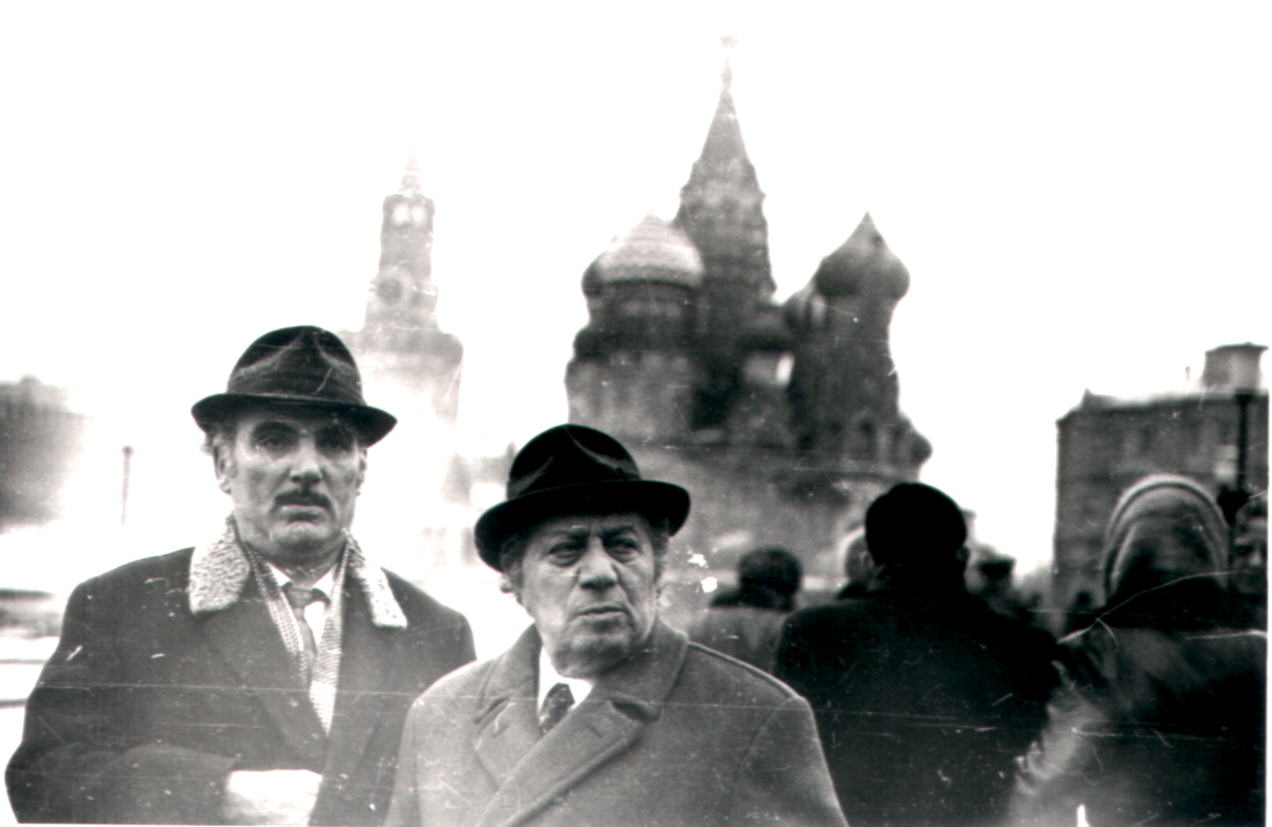 Ե. Քոչարը և Ե. Կարախանյանը  Մոսկվայում՝  Կարմիր հրապարակում, 1973
