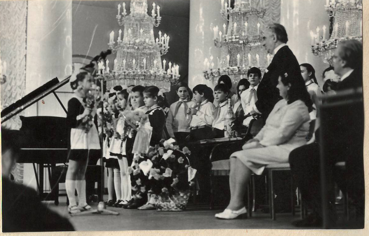 Նեգատիվ՝ լուսանկարի. Ա. Խաչատրյանը Մոսկվայի միությունների տան սյունազարդ դահլիճում՝ իր ծննդյան 70-ամյակին նվիրված հանդիսավոր երեկոյին 