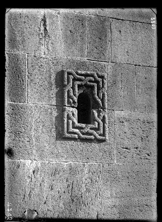 Կեչառիսի վանքային համալիր. Սուրբ Հարություն եկեղեցու հյուսիսային լուսամուտը